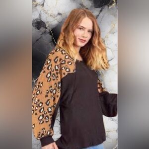 •P.S. LOVE•LIKE NEW LEOPARD PRINT & BLACK WAFFLE KNIT TOP SIZE SMALL